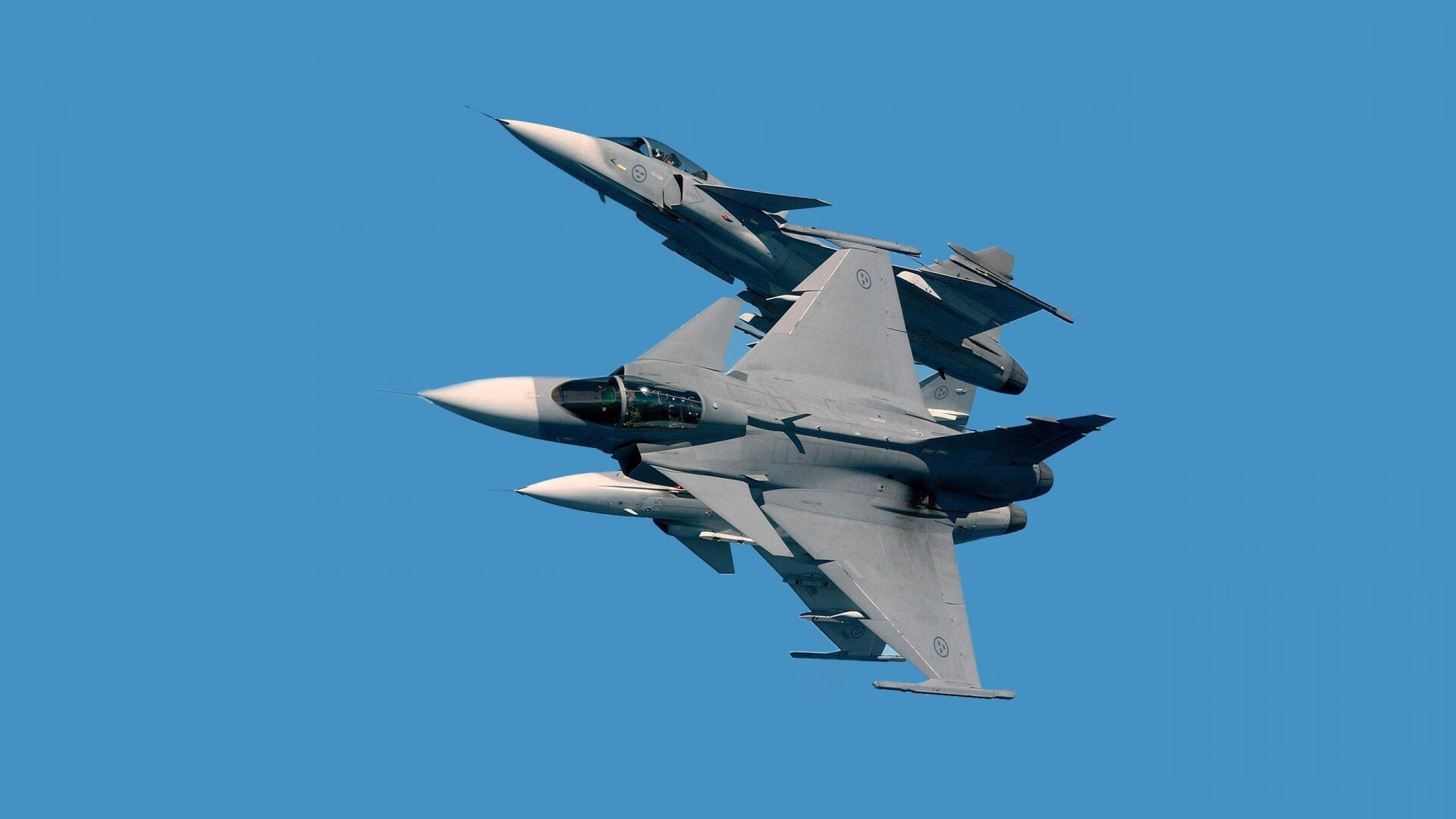 高空秋千比赛：勇者的极限运动，高空秋千是近年来在各大景区兴起的娱乐项目之一