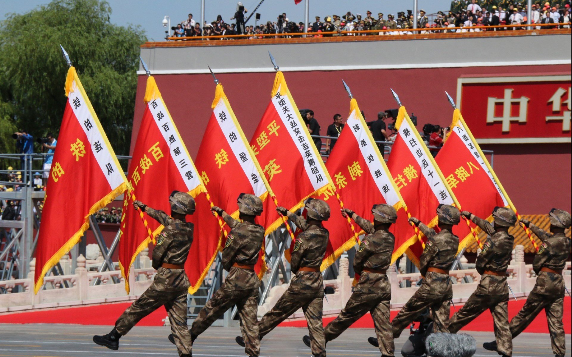 九游娱乐-高空绳索攀爬比赛，考验勇气与体能的极致运动，高空绳索攀爬项目
