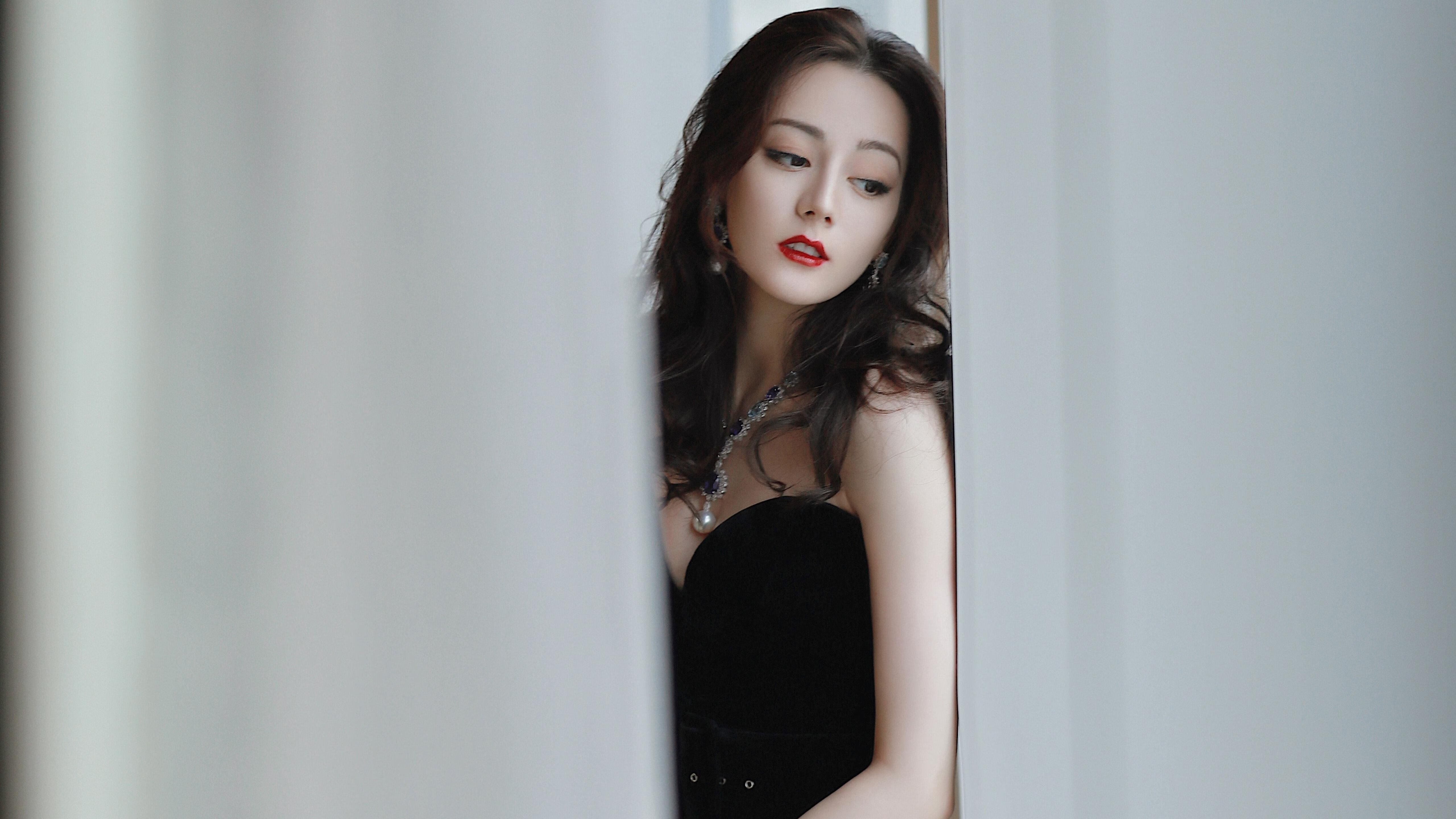 九游-曼联战曼城，双雄对决谁能笑到最后，曼联曼城对决结果