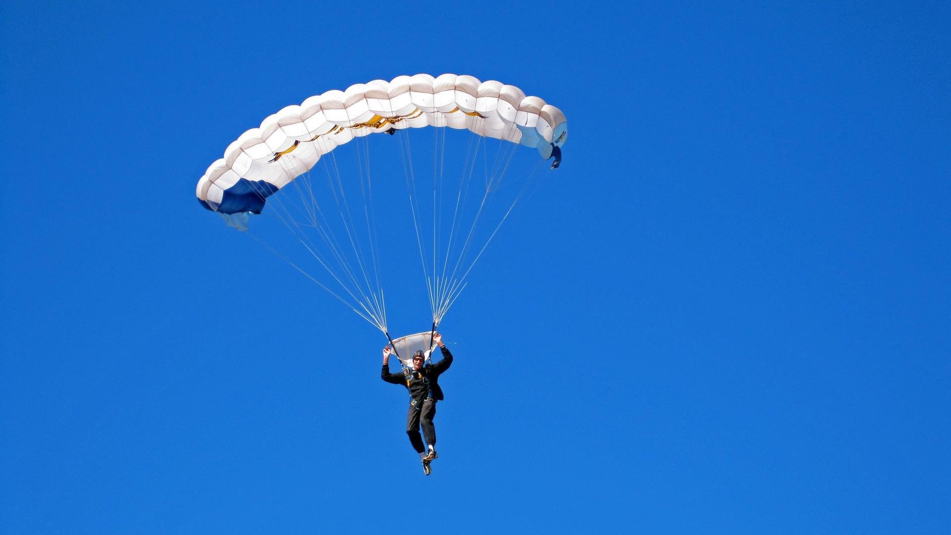 _荒野越野跑：穿越山林和荒漠的极限挑战_，荒野求生越南小伙